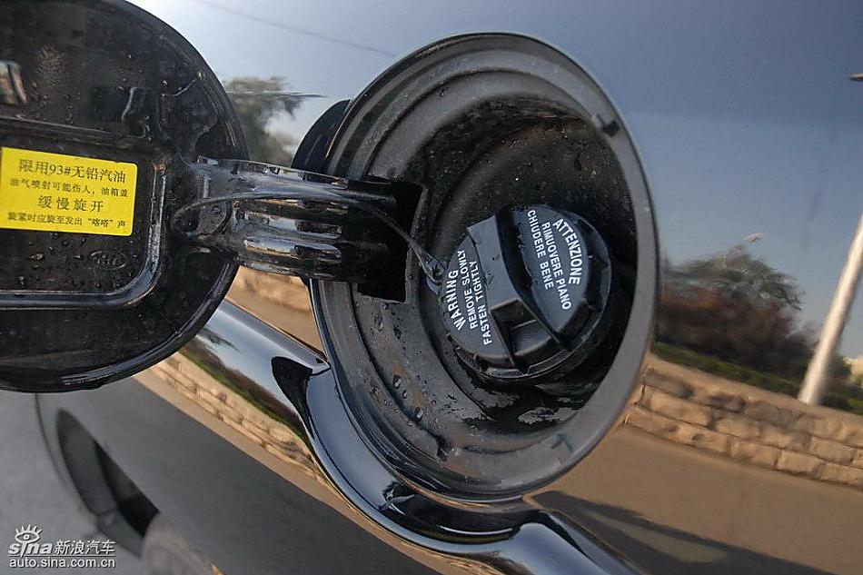 狮跑2.0L GLS2驱自动型外观