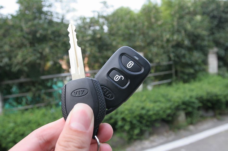 图为狮跑内饰及细节