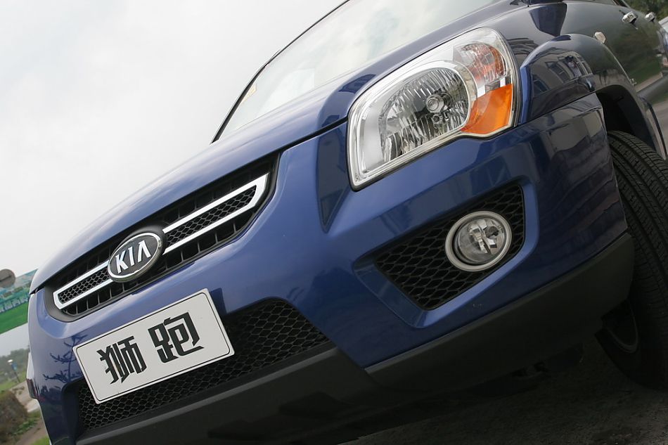 图为狮跑外观及细节