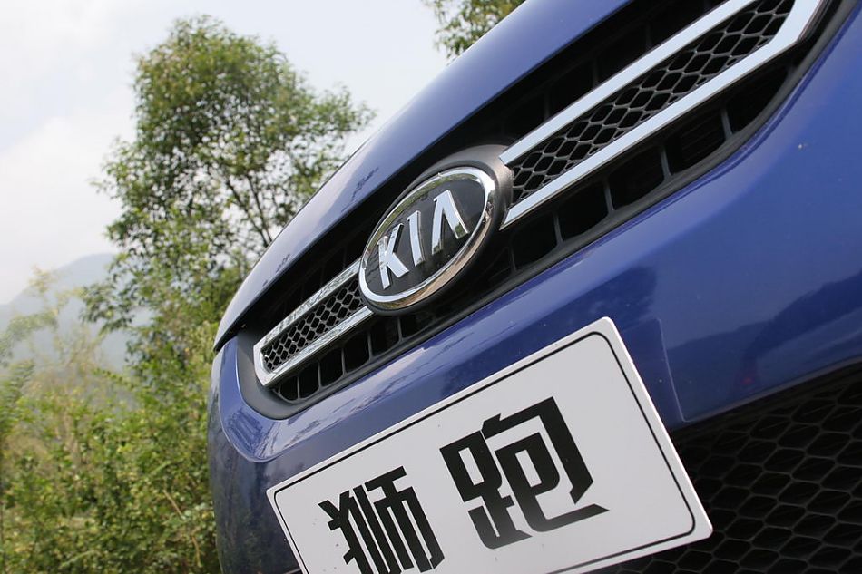 图为狮跑外观及细节