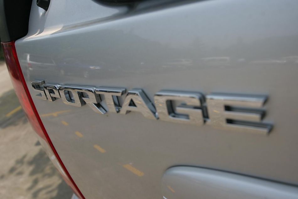 图为狮跑外观及细节