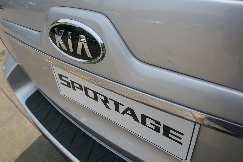 图为狮跑外观及细节