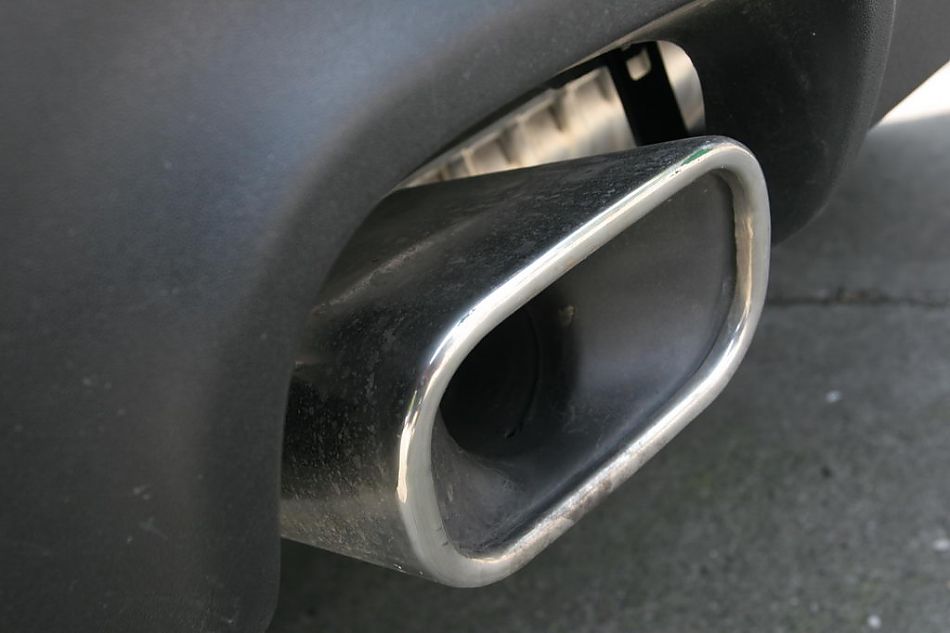 图为狮跑外观及细节