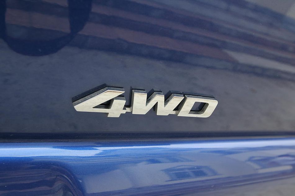 图为狮跑外观及细节