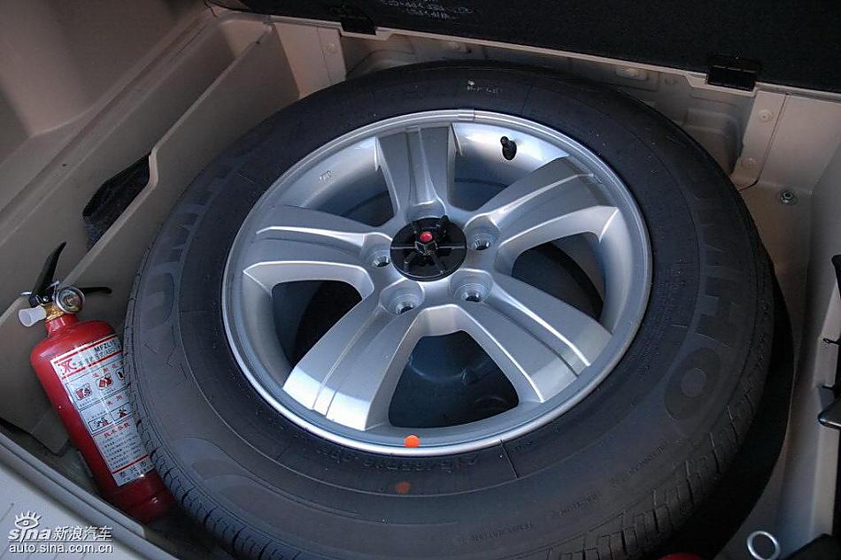 狮跑2.0L GLS2驱自动型备胎