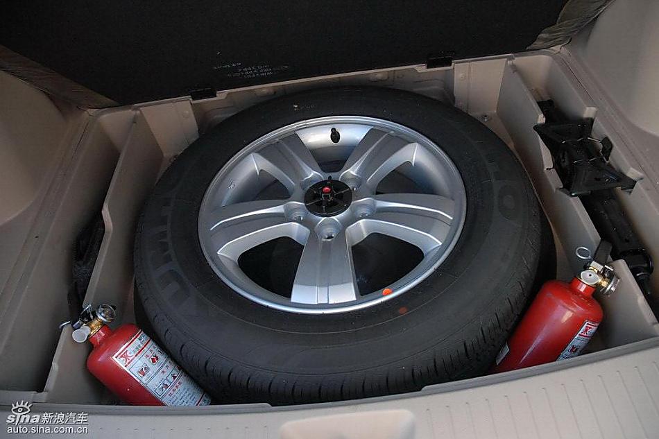 狮跑2.0L GLS2驱自动型备胎