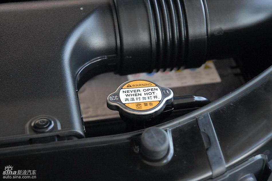 狮跑2.0L GLS2驱自动型内饰