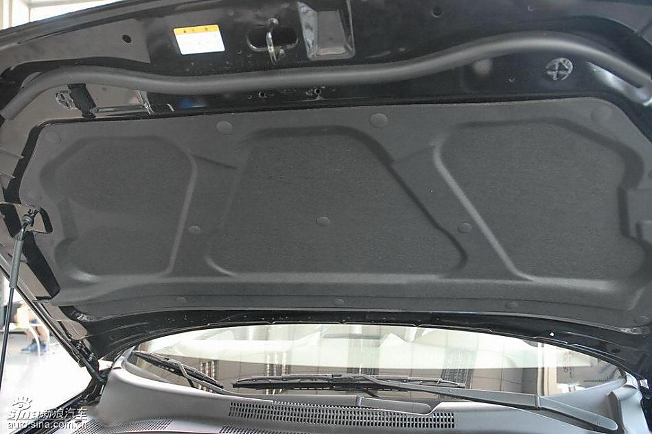 狮跑2.0L GLS2驱自动型内饰