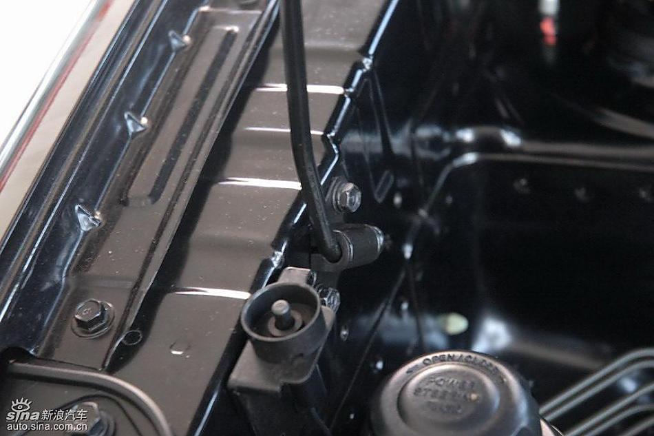 狮跑2.0L GLS2驱自动型内饰