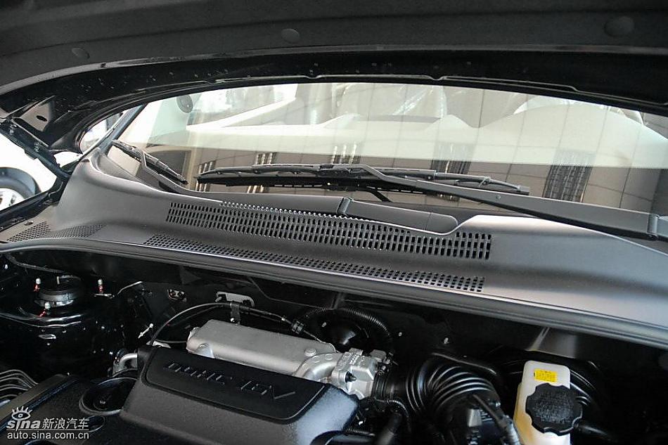 狮跑2.0L GLS2驱自动型内饰