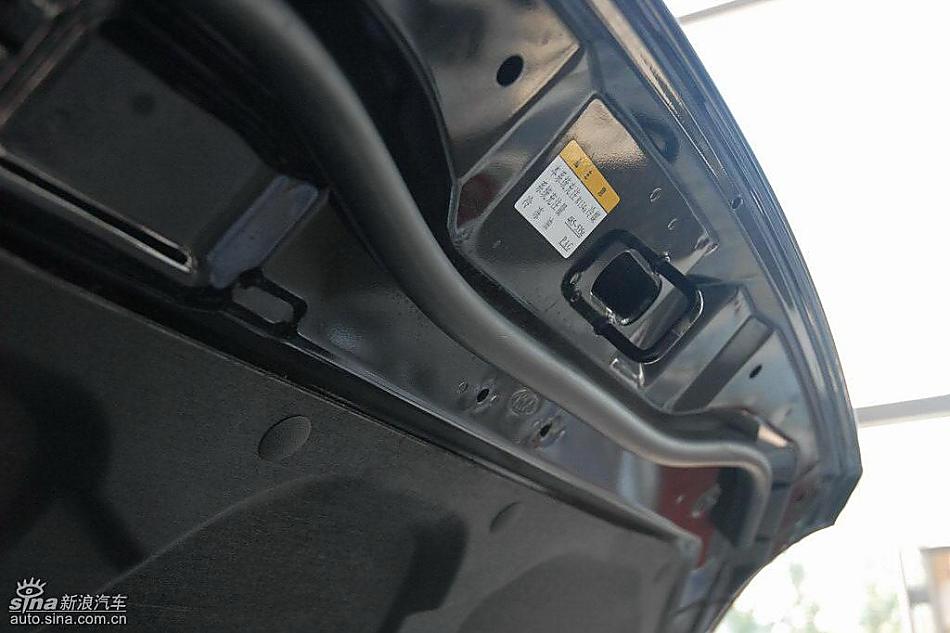 狮跑2.0L GLS2驱自动型内饰