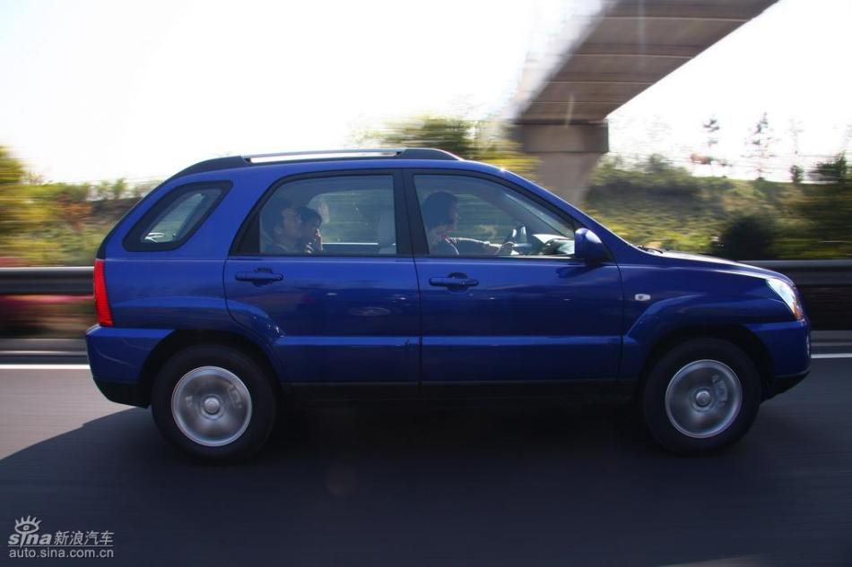 09款狮跑试驾实拍图外观