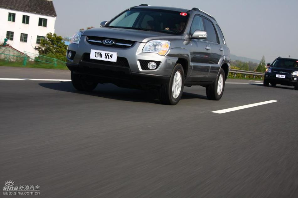 09款狮跑试驾实拍图外观