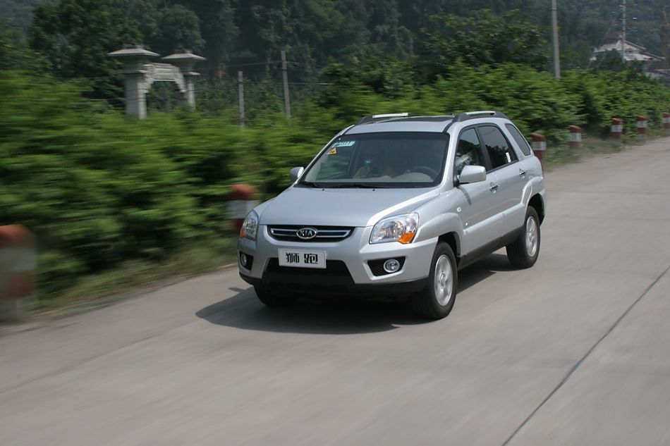 图为狮跑行驶动态