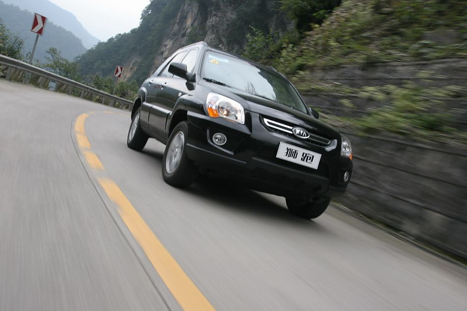 图为狮跑行驶动态