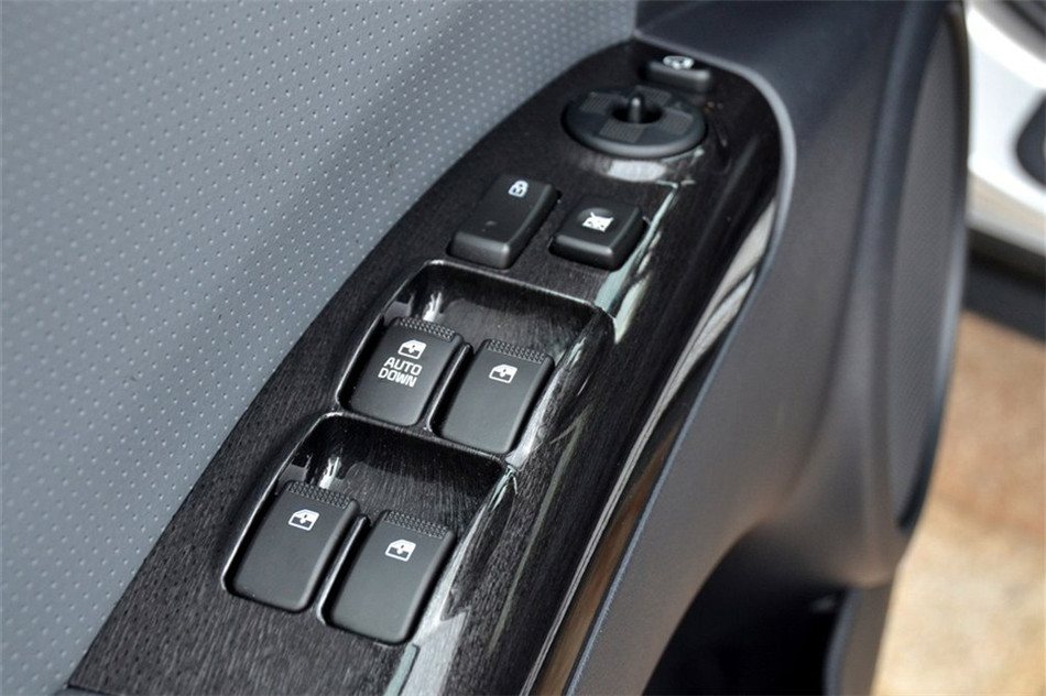 ʨ 2013 2.0L  AT Premium ռ