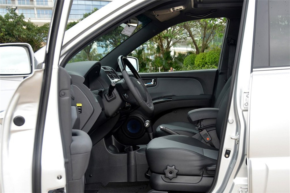 ʨ 2013 2.0L  AT Premium ռ