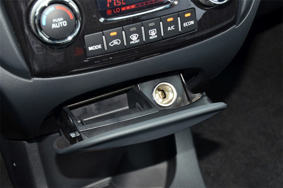 狮跑 2013款 2.0L 两驱 AT Premium 内饰