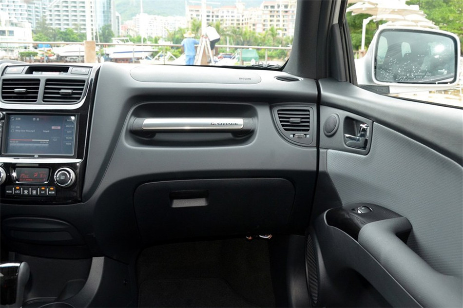 狮跑 2013款 2.0L 两驱 AT Premium 内饰
