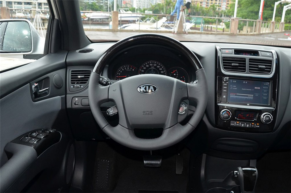 狮跑 2013款 2.0L 两驱 AT Premium 内饰