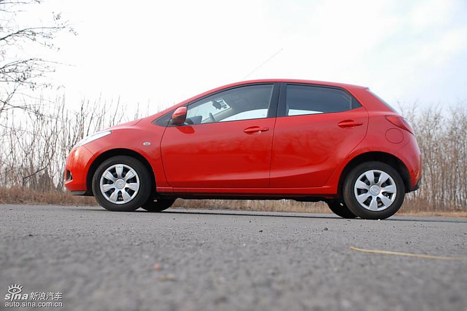 马自达2外观