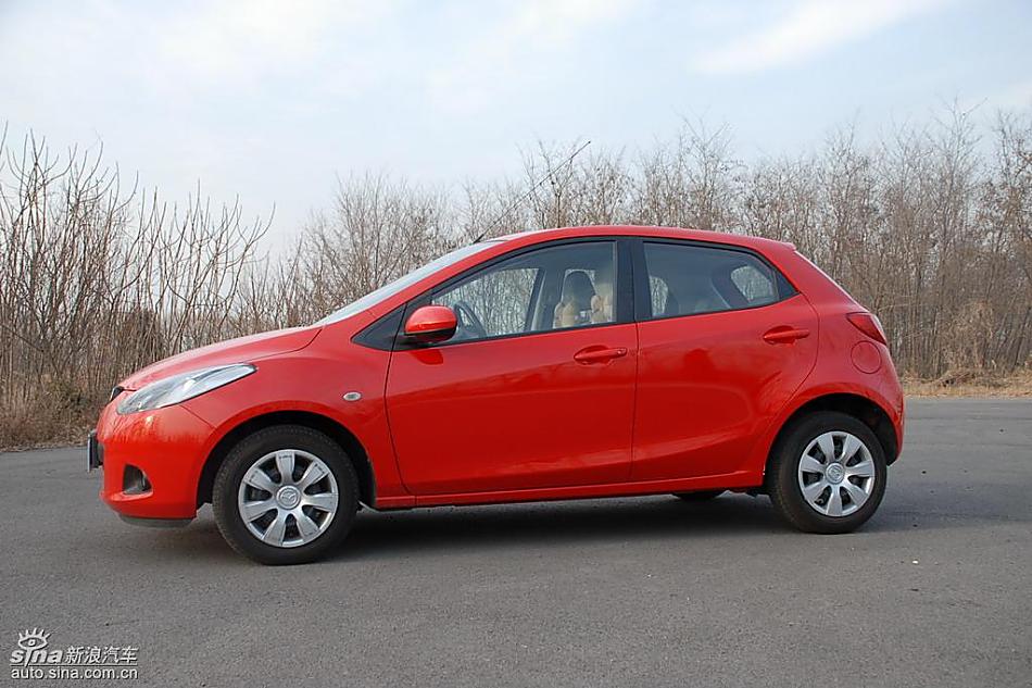 马自达2外观