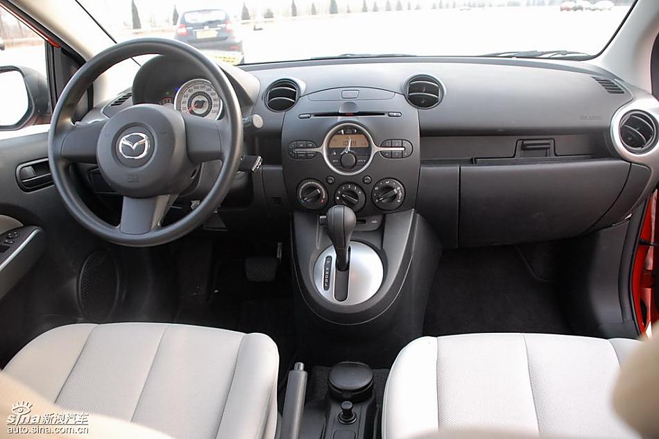 马自达2内饰