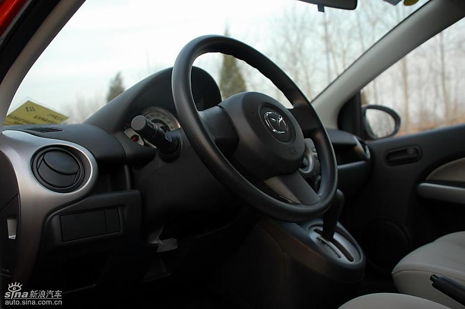 马自达2内饰