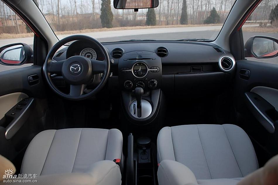 马自达2内饰