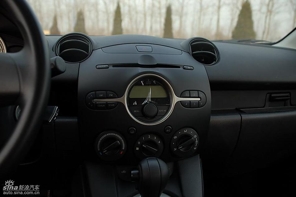 马自达2内饰