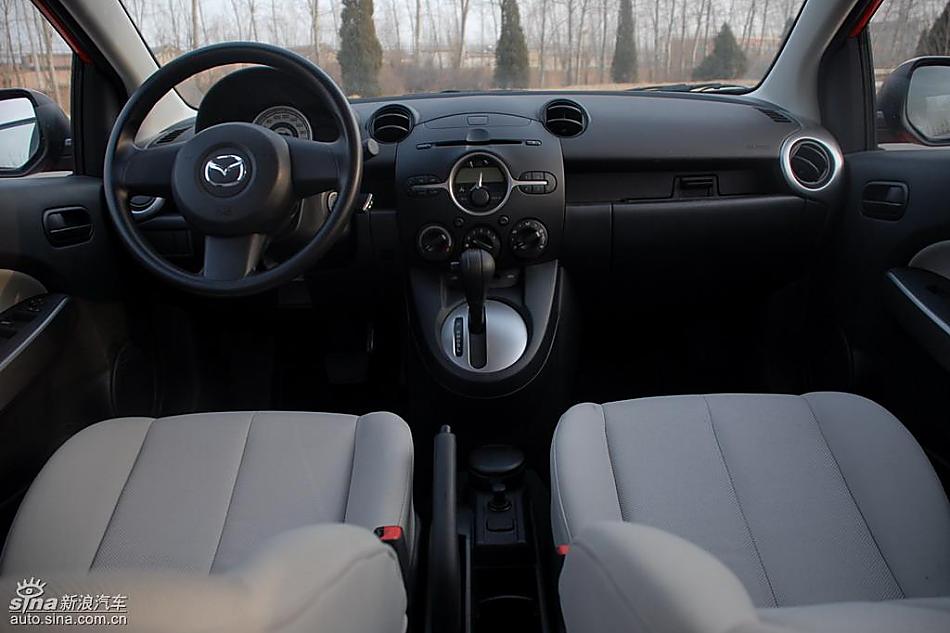 马自达2内饰