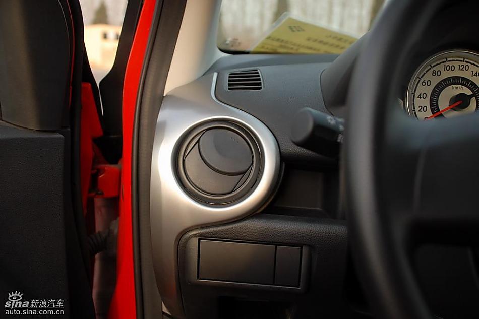 马自达2内饰