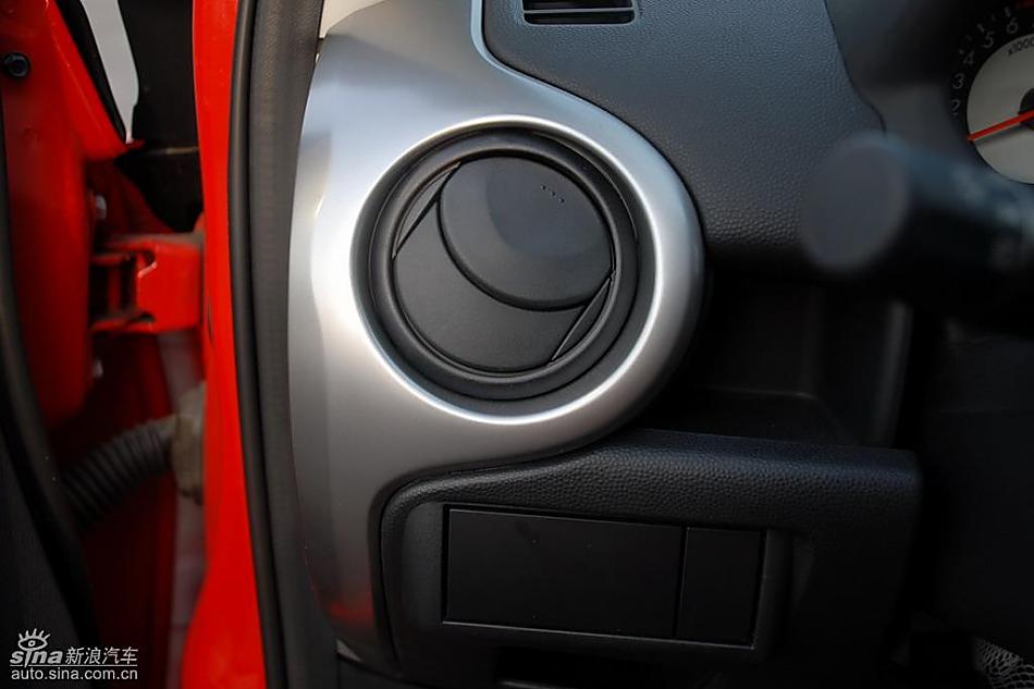 马自达2内饰
