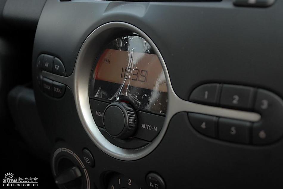 马自达2内饰