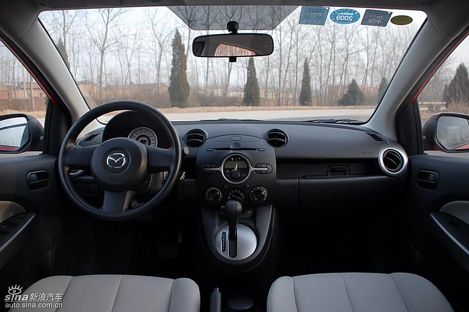 马自达2内饰