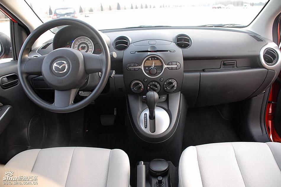 马自达2内饰
