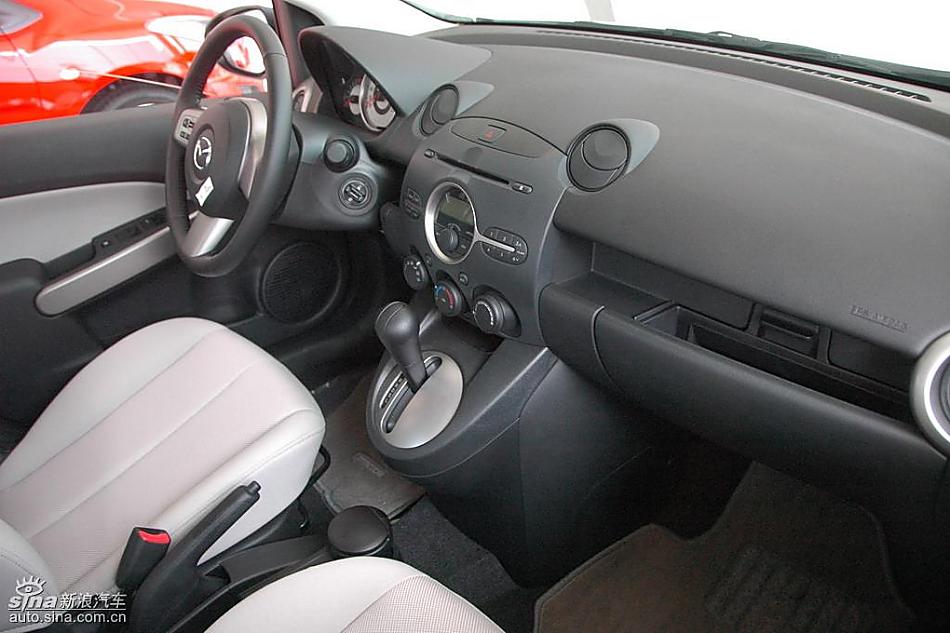 马自达2尊贵型1.5AT内饰