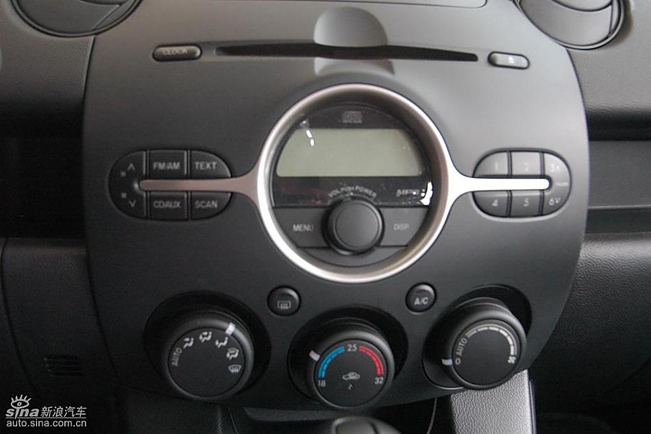 马自达2尊贵型1.5AT内饰