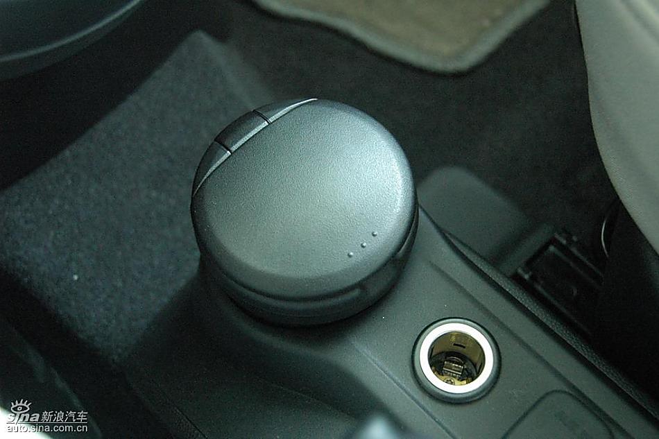 马自达2尊贵型1.5AT内饰