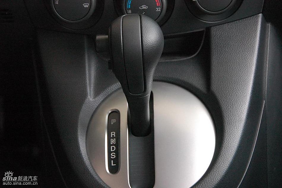 马自达2尊贵型1.5AT内饰