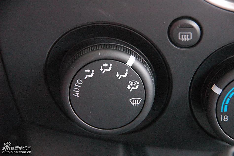 马自达2尊贵型1.5AT内饰