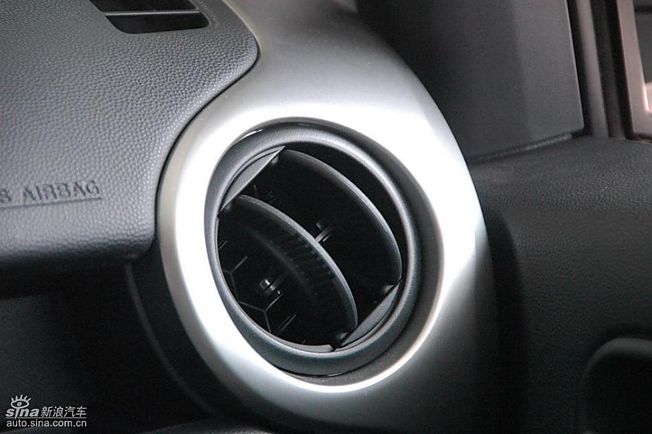 马自达2尊贵型1.5AT内饰