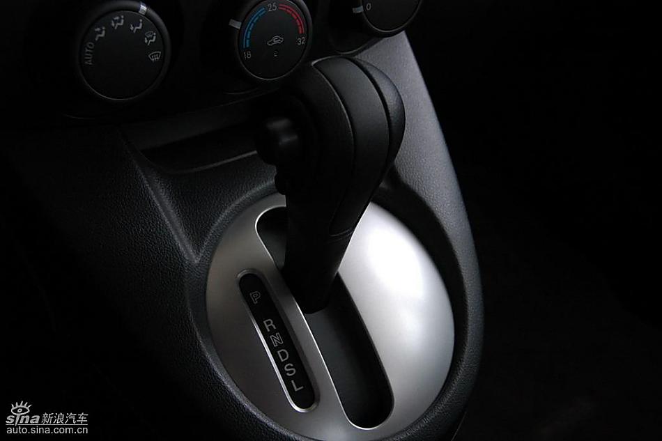 马自达2尊贵型1.5AT内饰