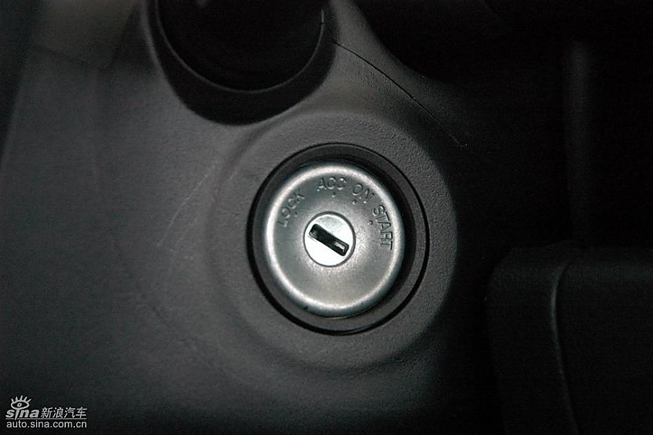 马自达2标准型1.3MT 内饰