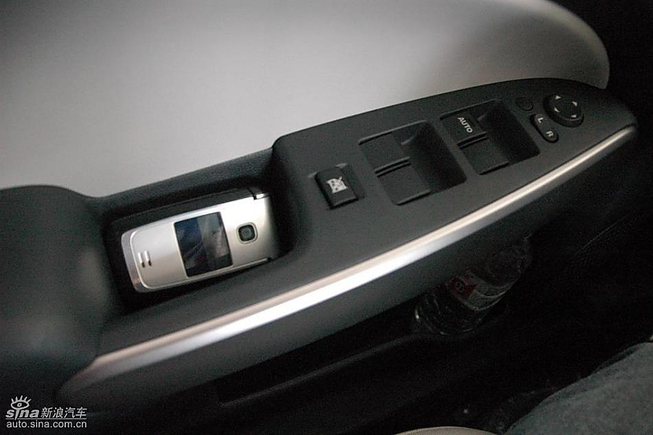 马自达2标准型1.3MT 内饰