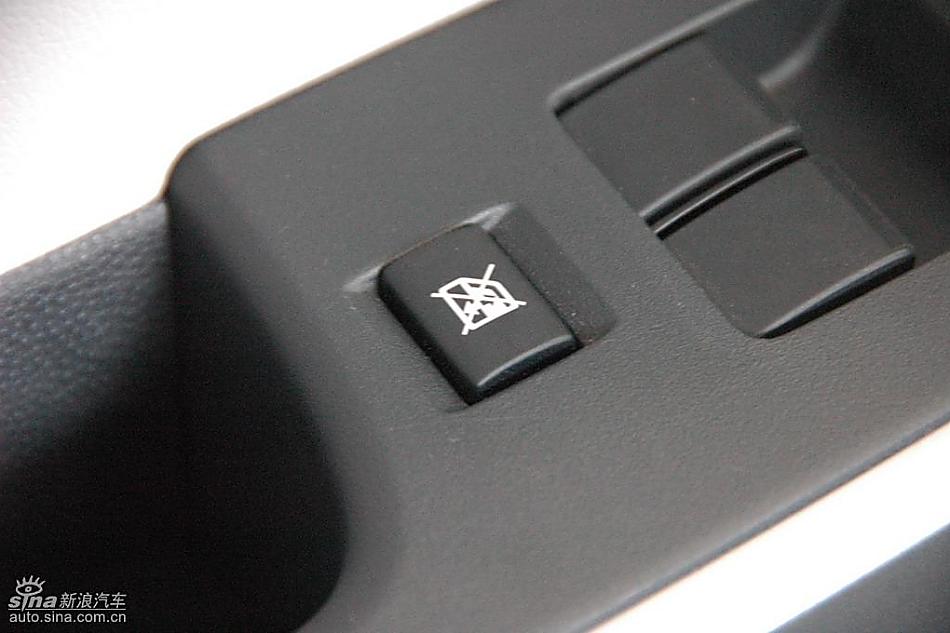 马自达2标准型1.3MT 内饰