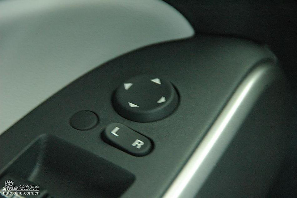 马自达2标准型1.3MT 内饰