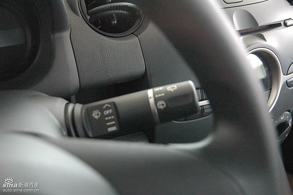 马自达2标准型1.3MT 内饰