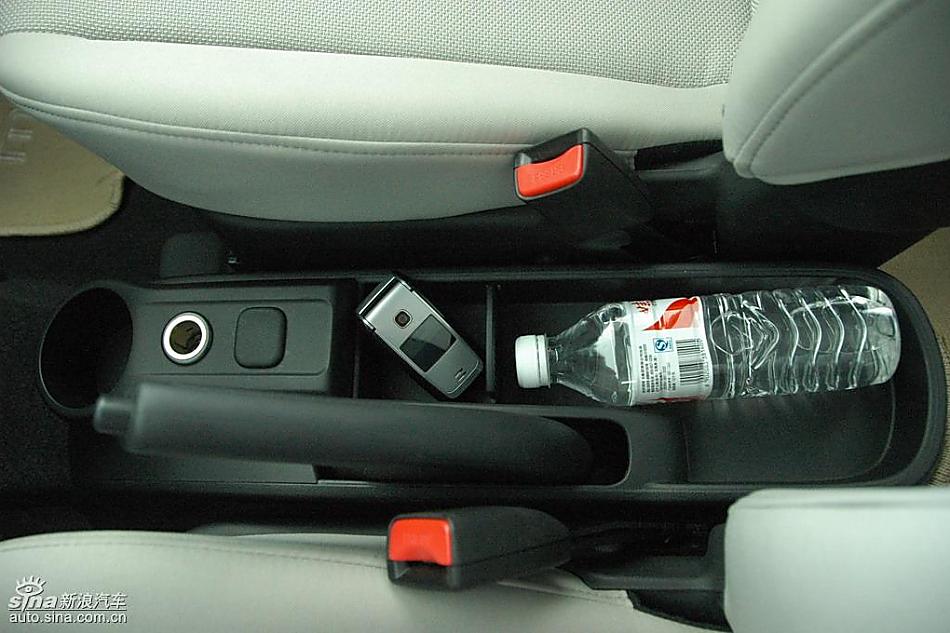 马自达2标准型1.3MT 内饰