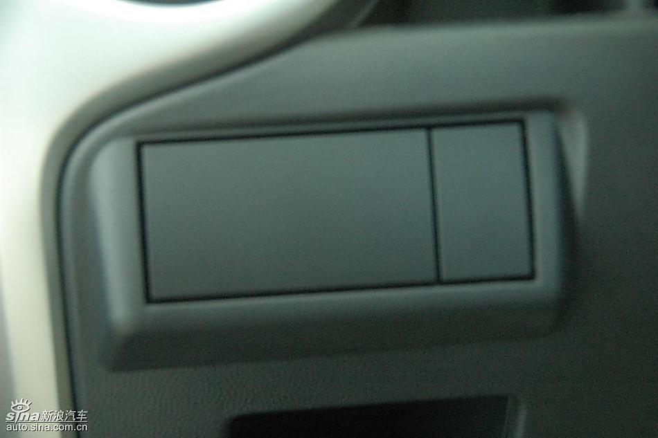 马自达2标准型1.3MT 内饰